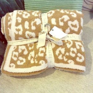 Barefoot Dreams In the Wild Throw